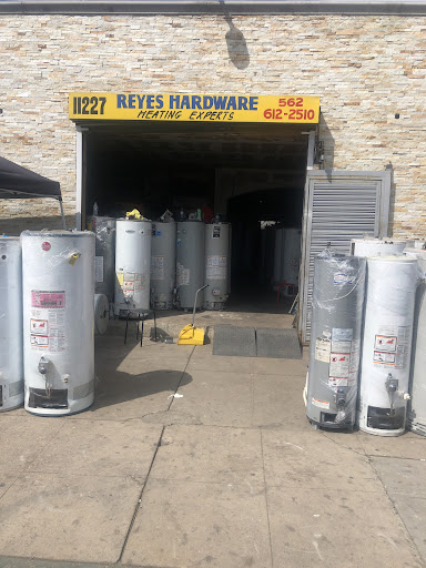 Reyes Hardware