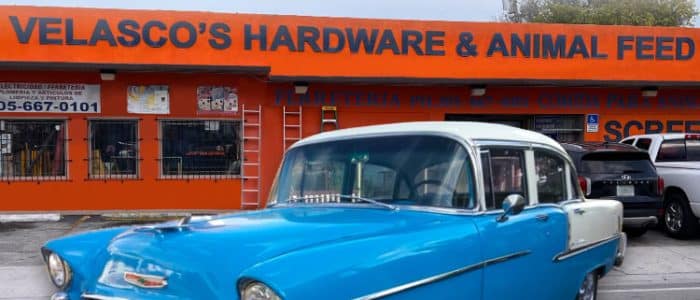 Descubre el mejor alimento para animales en Ferretería Velascos Hardware, 67th Ave